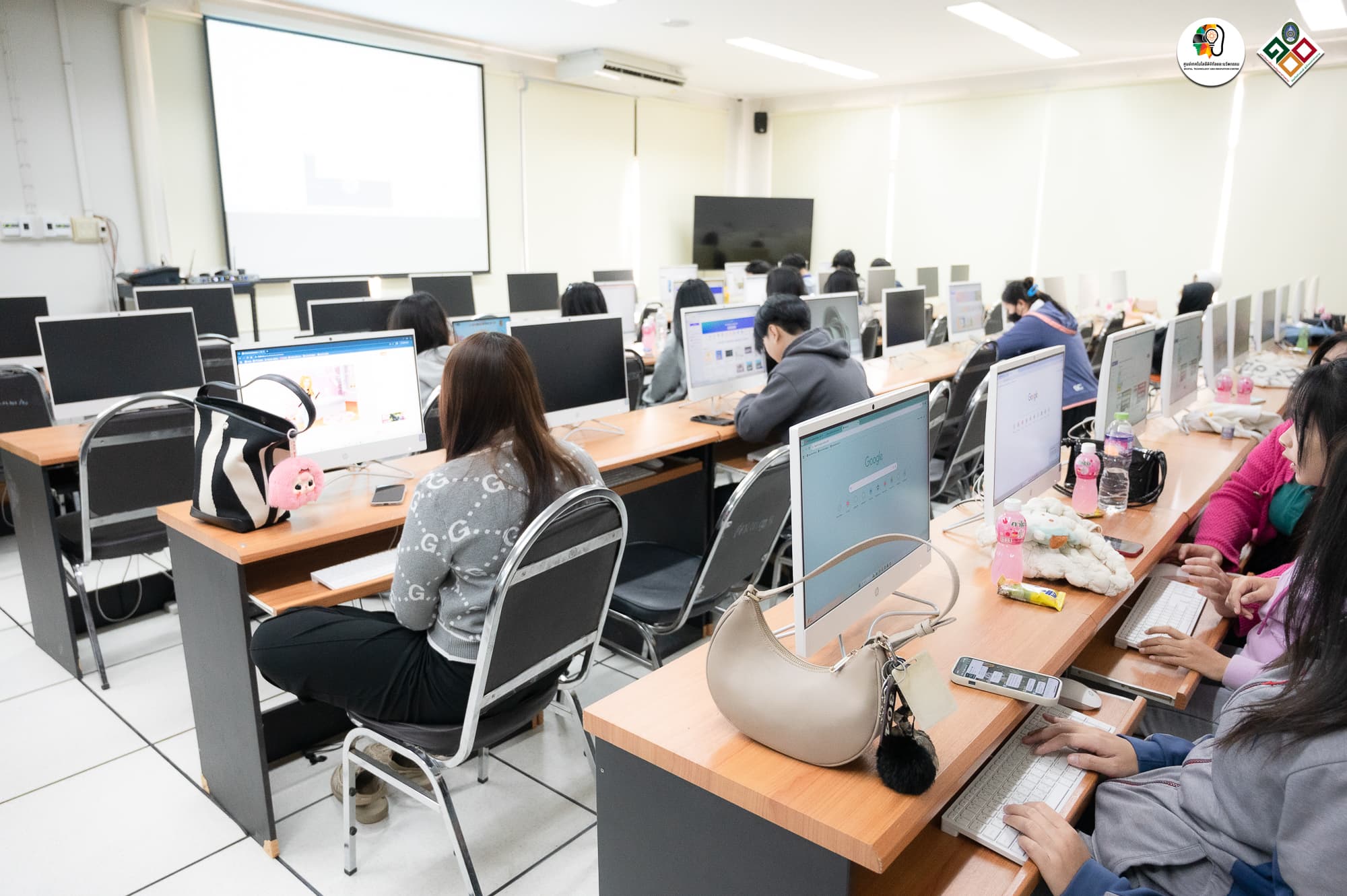 ห้องปฏิบัติการคอมพิวเตอร์ 6